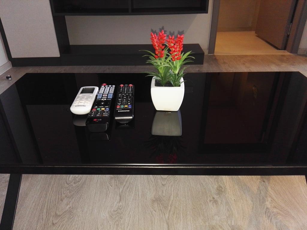 Llx Apartments At The Base Condo Pattaya Bagian luar foto