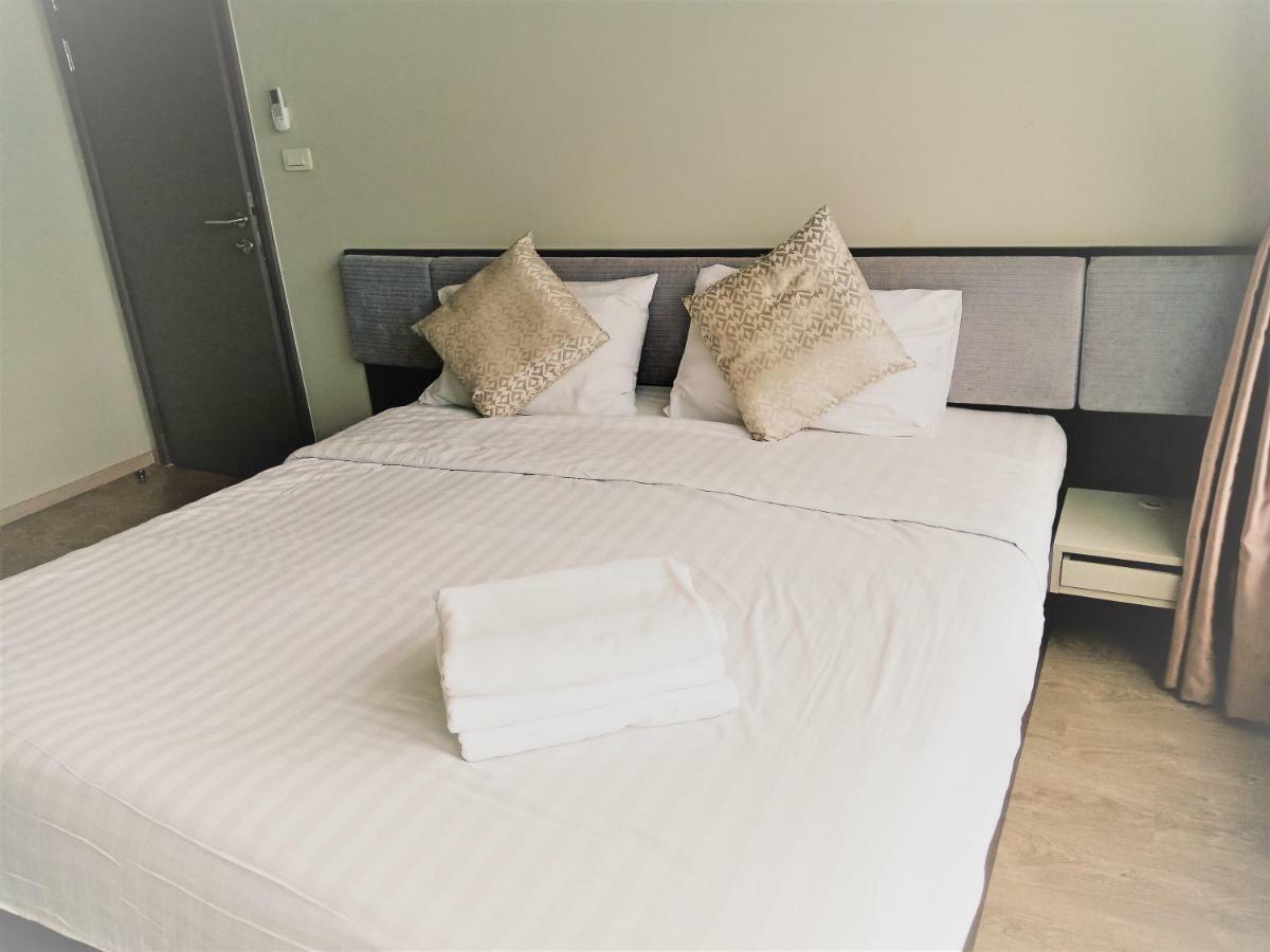 Llx Apartments At The Base Condo Pattaya Bagian luar foto