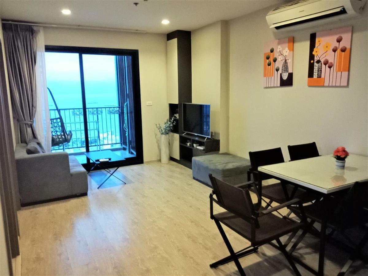 Llx Apartments At The Base Condo Pattaya Bagian luar foto